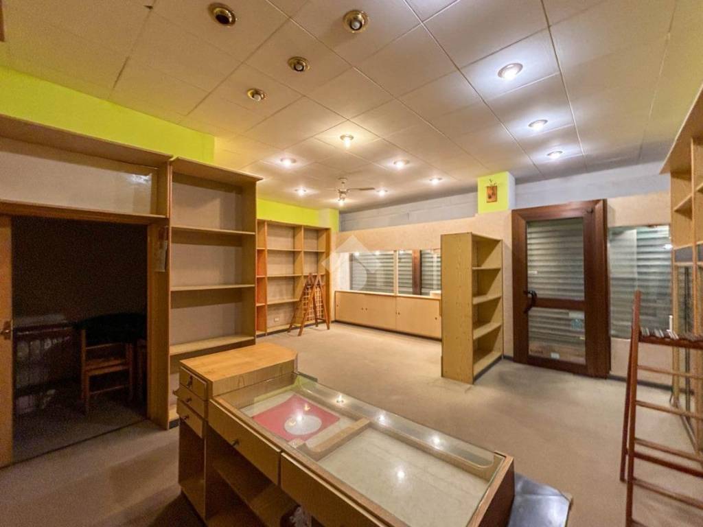 negozio in vendita a Cornate d'Adda