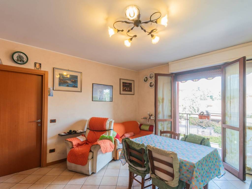 appartamento in vendita a Cornate d'Adda in zona Colnago