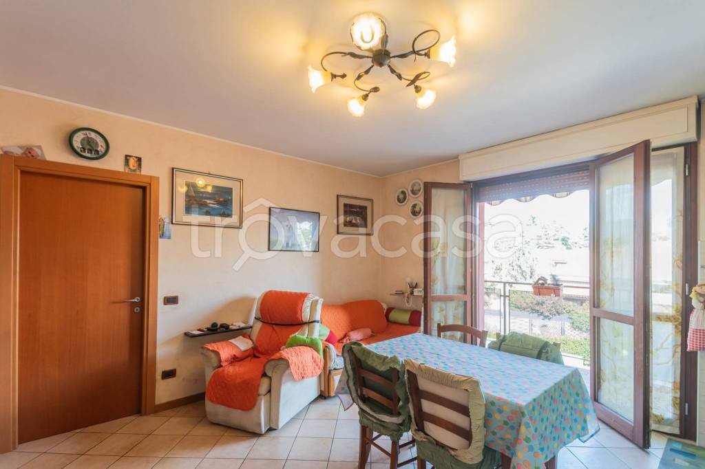 appartamento in vendita a Cornate d'Adda in zona Colnago