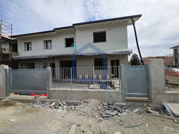 casa indipendente in vendita a Cornate d'Adda in zona Porto d'Adda