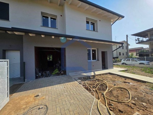 casa indipendente in vendita a Cornate d'Adda in zona Porto d'Adda