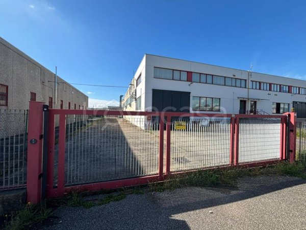 locale commerciale in vendita a Cornate d'Adda