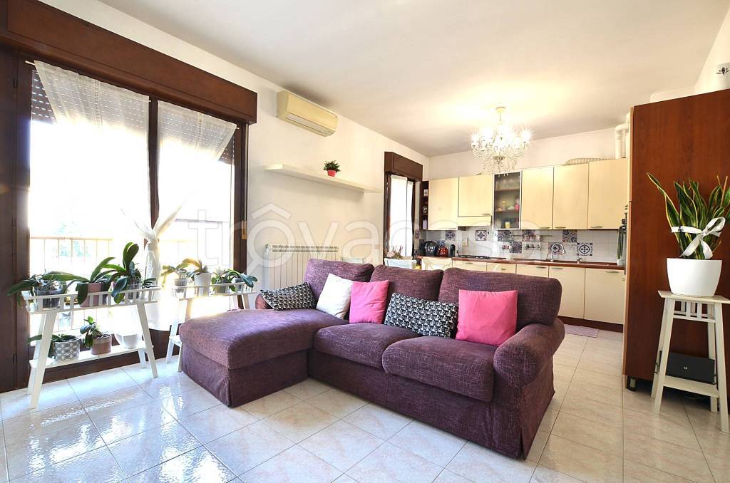 appartamento in vendita a Cornate d'Adda in zona Colnago