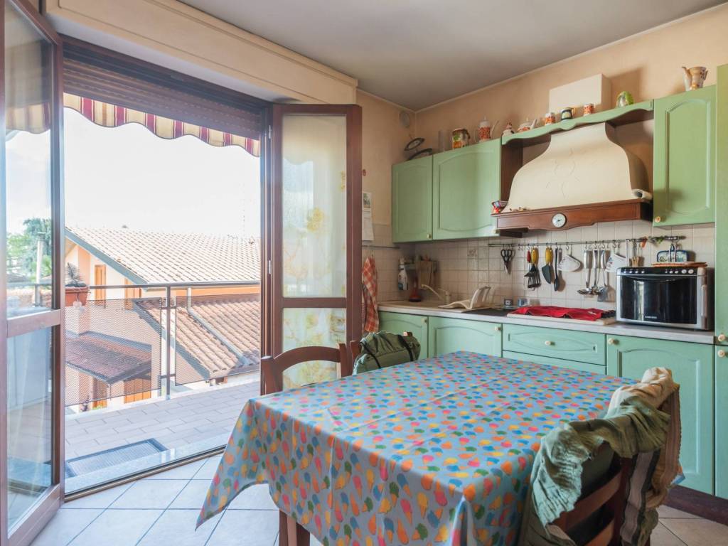 appartamento in vendita a Cornate d'Adda in zona Colnago
