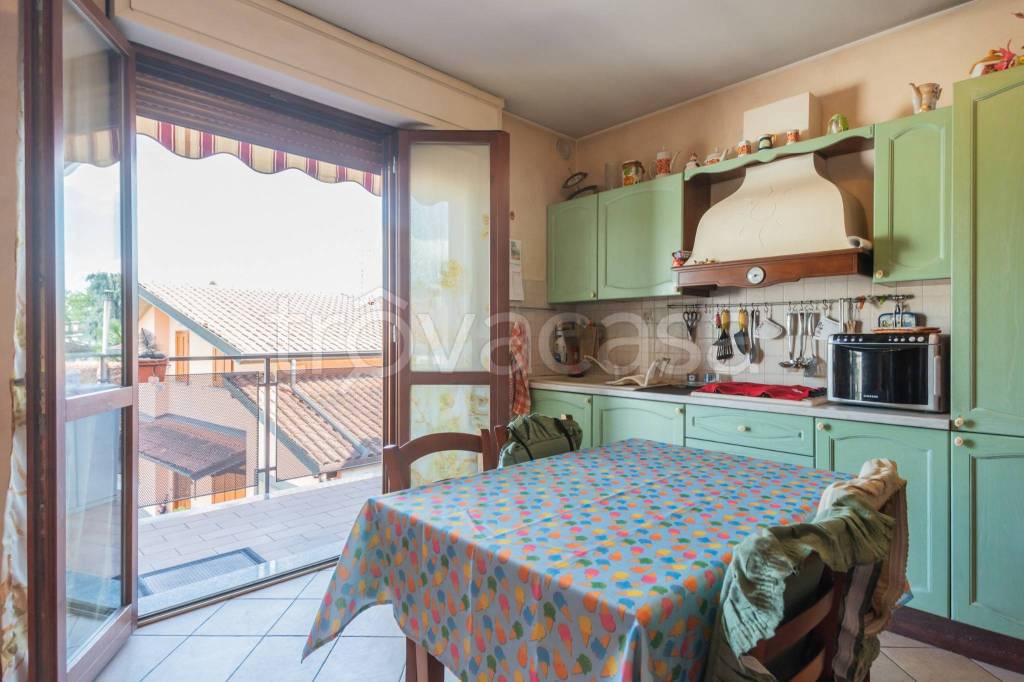 appartamento in vendita a Cornate d'Adda in zona Colnago