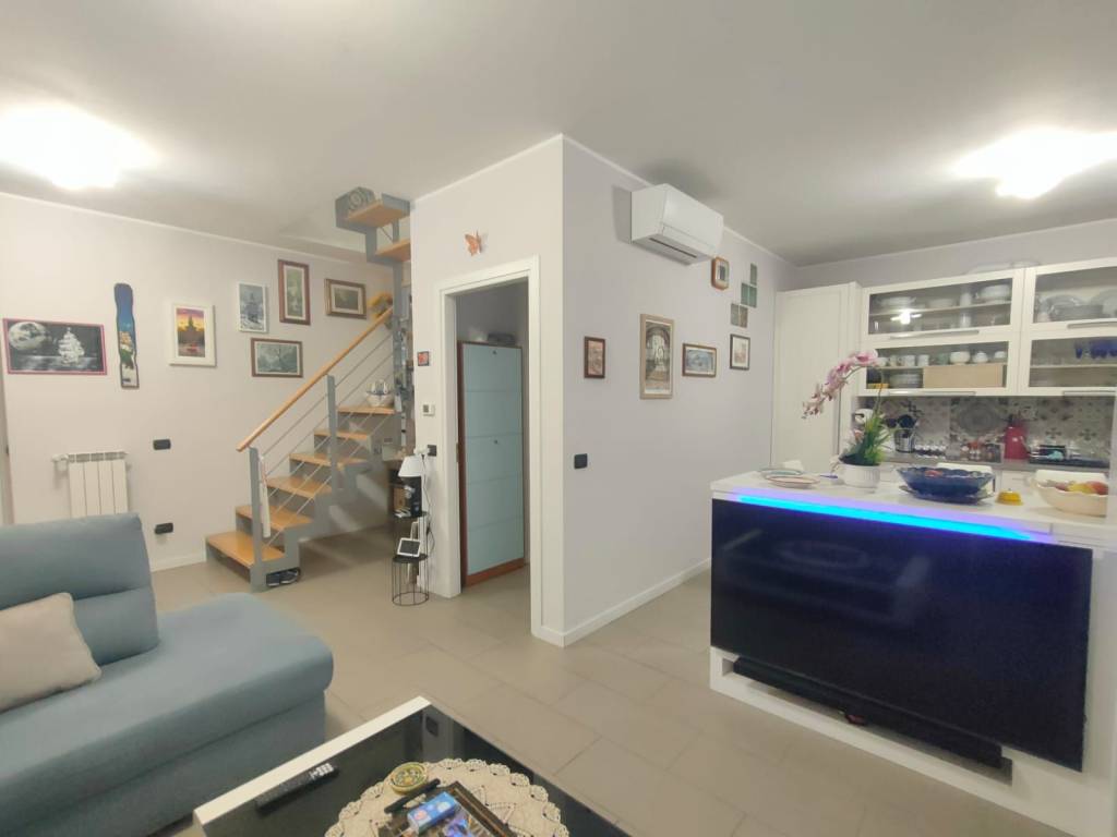 appartamento in vendita a Cornate d'Adda in zona Colnago