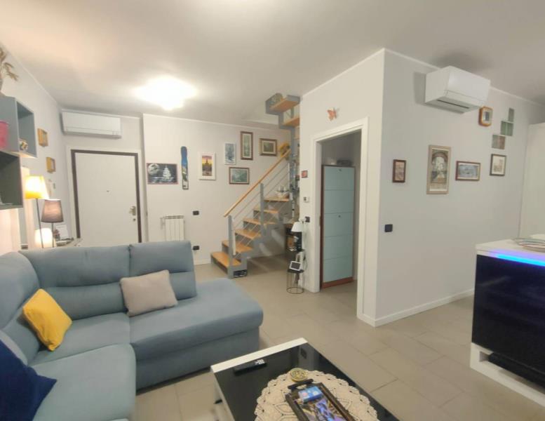 appartamento in vendita a Cornate d'Adda in zona Colnago