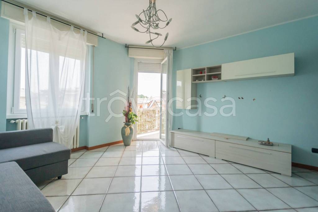 appartamento in vendita a Cornate d'Adda in zona Porto d'Adda