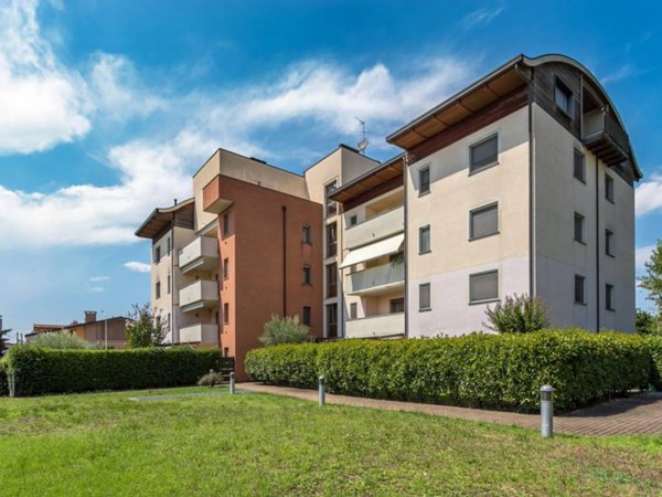 appartamento in vendita a Cornate d'Adda in zona Porto d'Adda