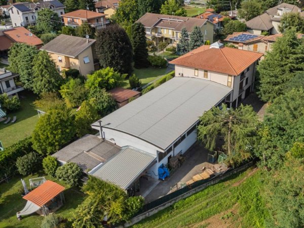 locale commerciale in vendita a Cornate d'Adda