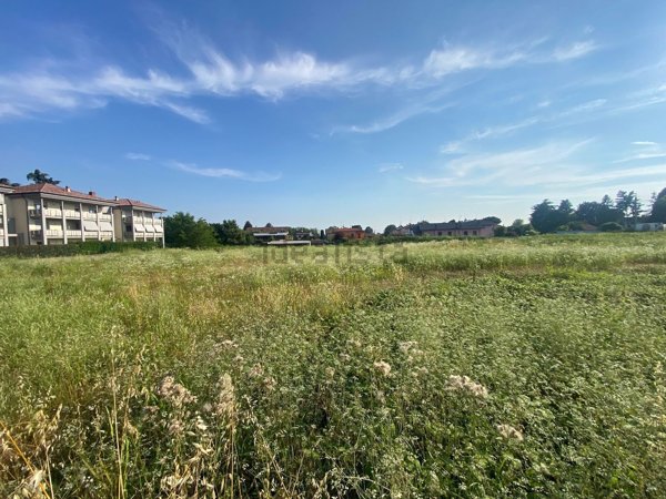 terreno edificabile in vendita a Cornate d'Adda in zona Colnago