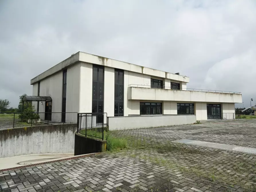 locale di sgombero in vendita a Cornate d'Adda