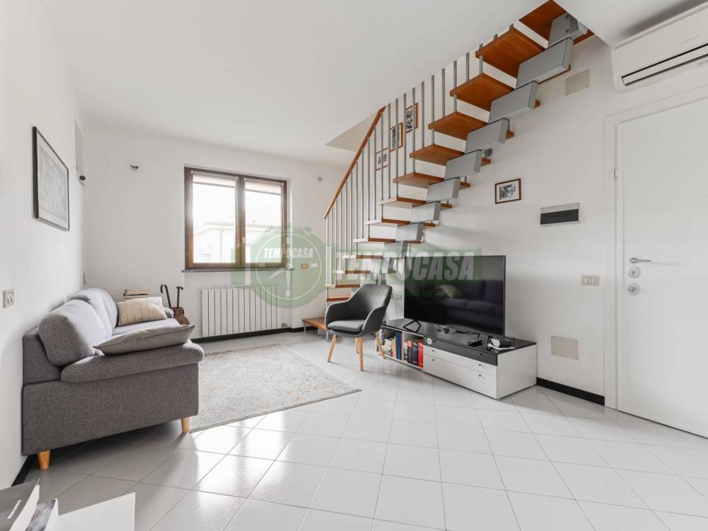 appartamento in vendita a Cornate d'Adda in zona Porto d'Adda