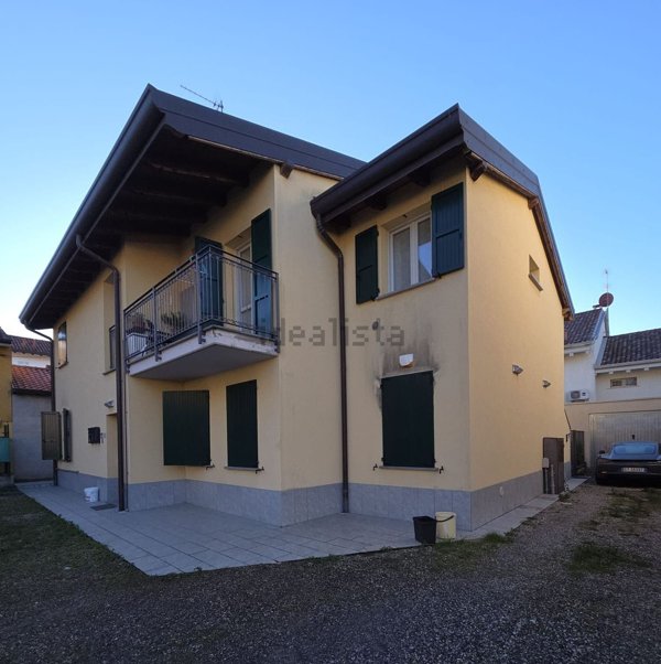 appartamento in vendita a Cornate d'Adda in zona Colnago