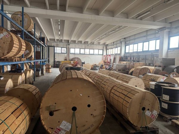 locale commerciale in vendita a Cornate d'Adda