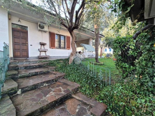 casa indipendente in vendita a Cornate d'Adda in zona Colnago