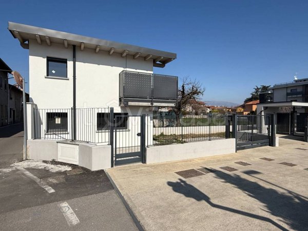 casa indipendente in vendita a Cornate d'Adda