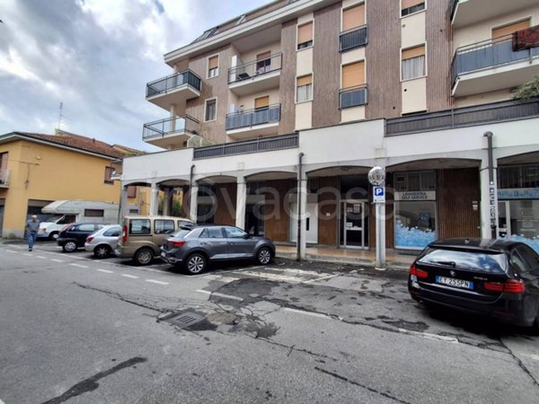 negozio in vendita a Cornate d'Adda in zona Colnago