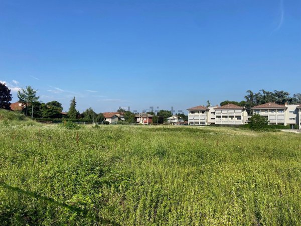 terreno edificabile in vendita a Cornate d'Adda in zona Colnago