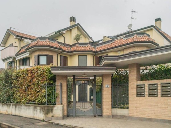 appartamento in vendita a Cornate d'Adda in zona Porto d'Adda