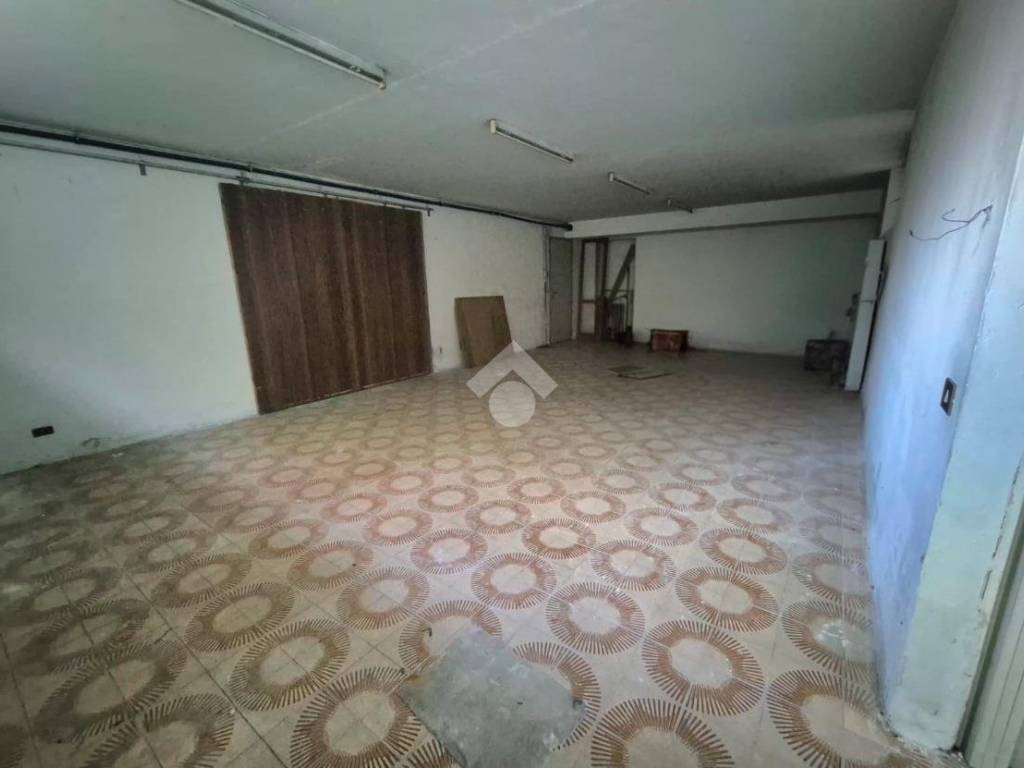 locale di sgombero in vendita a Cornate d'Adda in zona Colnago