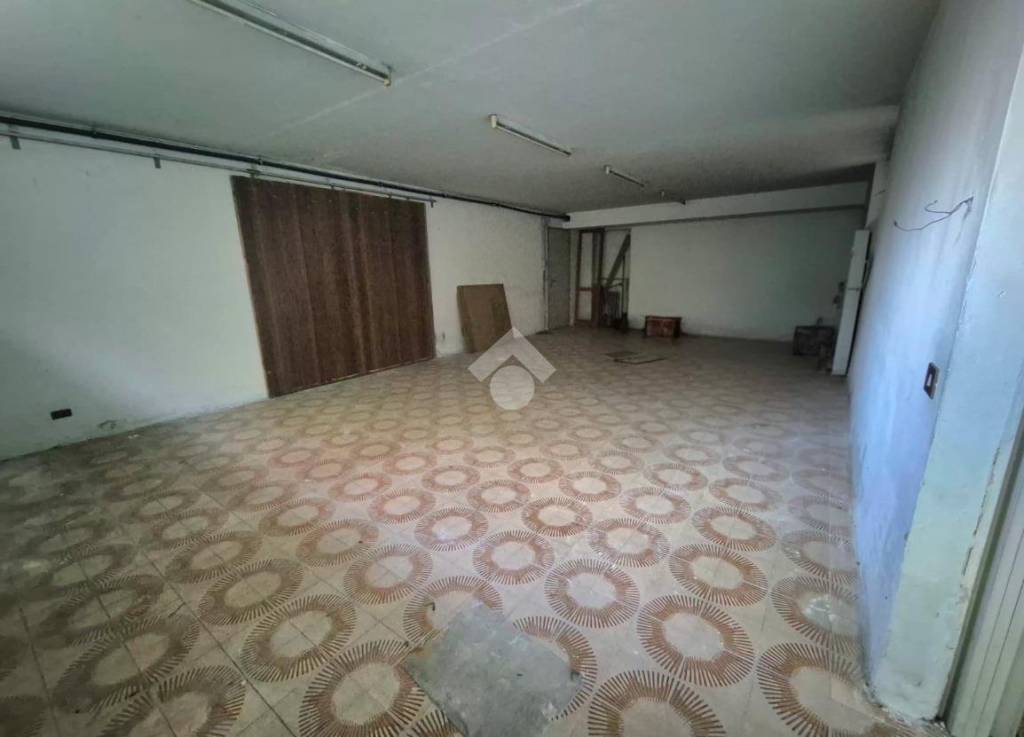 locale di sgombero in vendita a Cornate d'Adda in zona Colnago