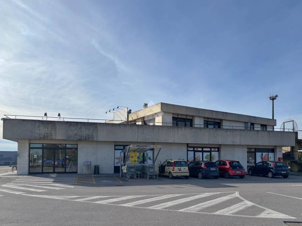 negozio in vendita a Cornate d'Adda