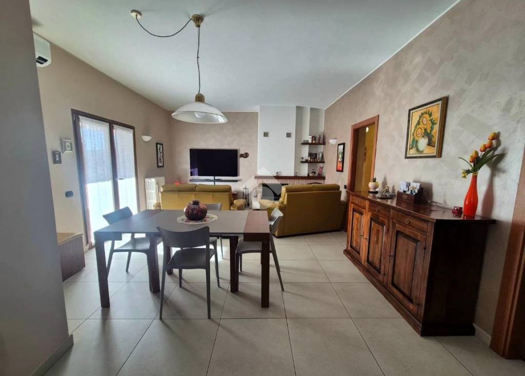 casa indipendente in vendita a Cornate d'Adda in zona Colnago