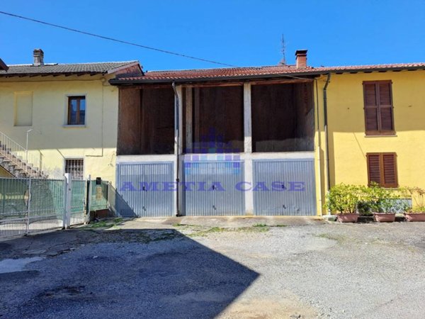 locale commerciale in vendita a Cornate d'Adda