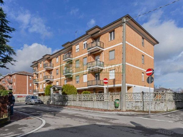 appartamento in vendita a Cornate d'Adda in zona Porto d'Adda