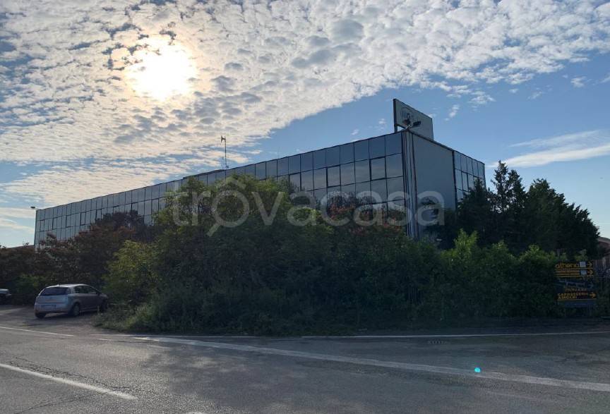 negozio in vendita a Cornate d'Adda