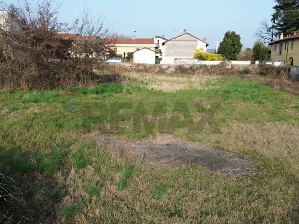 terreno edificabile in vendita a Cornate d'Adda