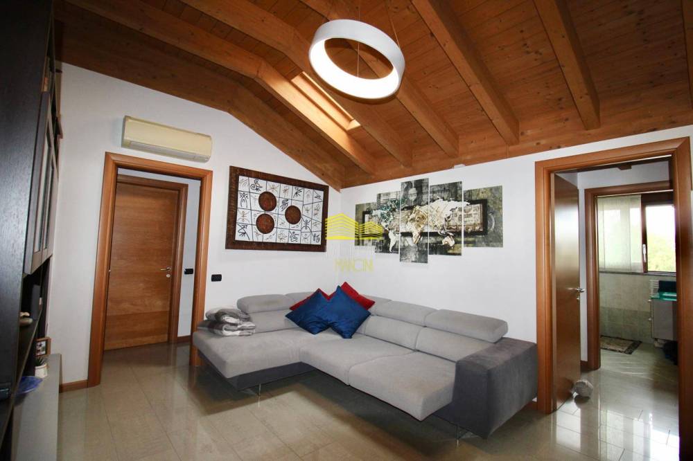 appartamento in vendita a Cornate d'Adda in zona Colnago