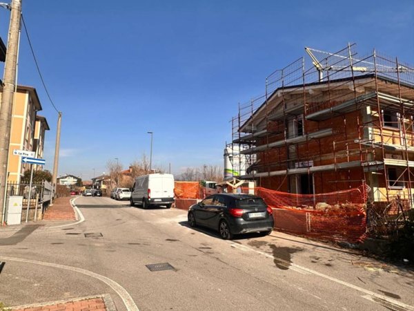 casa indipendente in vendita a Cornate d'Adda in zona Porto d'Adda