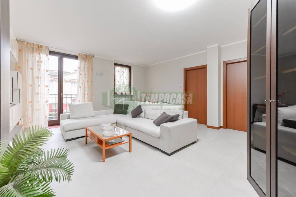 appartamento in vendita a Cornate d'Adda in zona Porto d'Adda