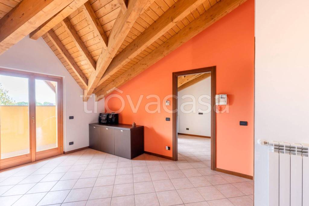 appartamento in vendita a Cornate d'Adda in zona Colnago