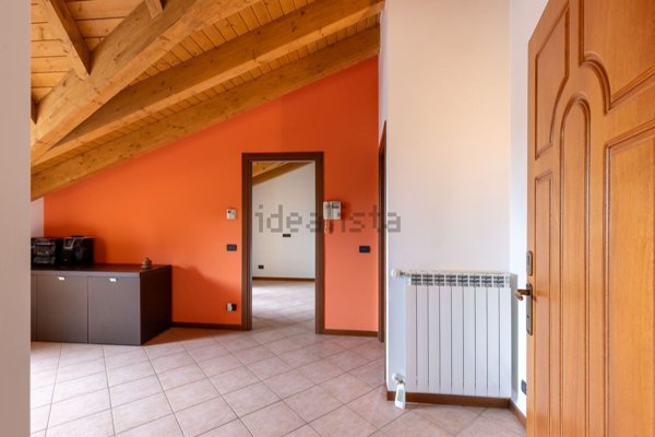 appartamento in vendita a Cornate d'Adda in zona Colnago