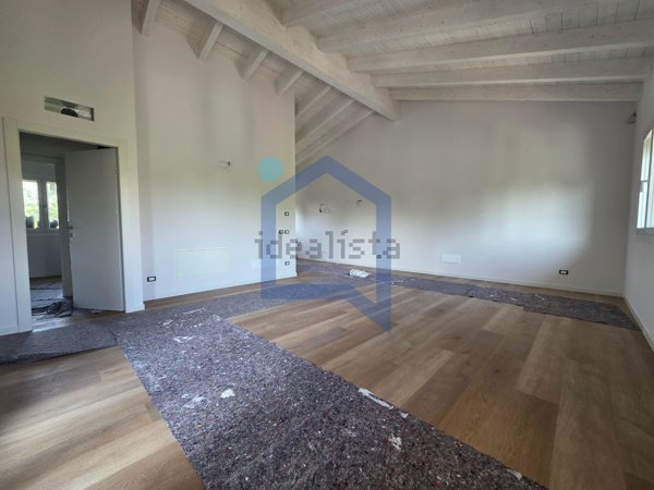 appartamento in vendita a Cornate d'Adda in zona Porto d'Adda