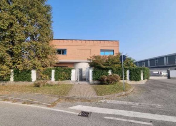 locale di sgombero in vendita a Cornate d'Adda in zona Colnago