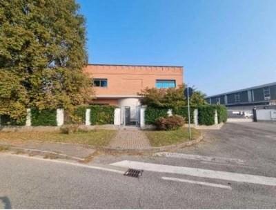 capannone in vendita a Cornate d'Adda in zona Colnago