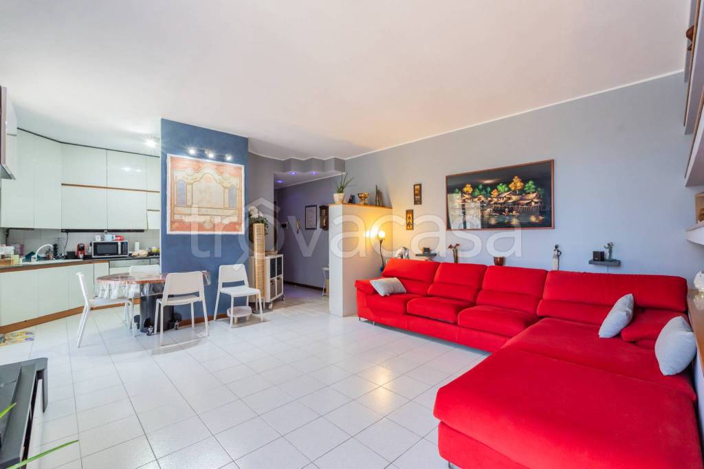 appartamento in vendita a Cornate d'Adda in zona Colnago
