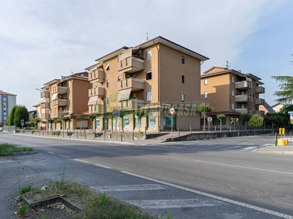 appartamento in vendita a Cornate d'Adda in zona Colnago
