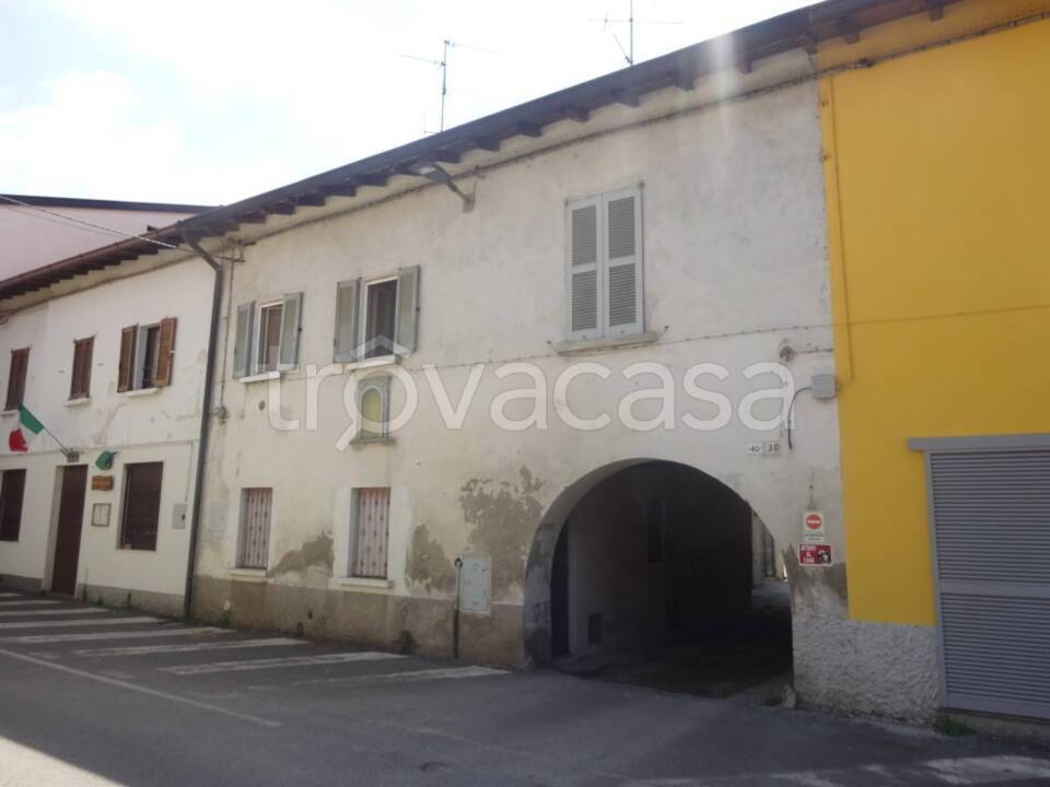 appartamento in vendita a Cornate d'Adda in zona Colnago