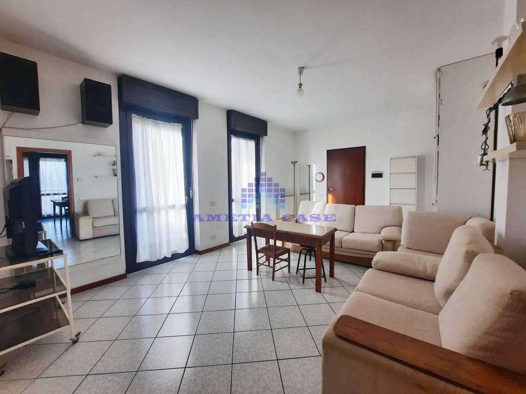 appartamento in vendita a Cornate d'Adda in zona Colnago