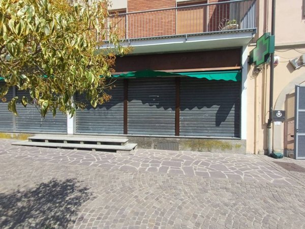 negozio in vendita a Cornate d'Adda in zona Colnago