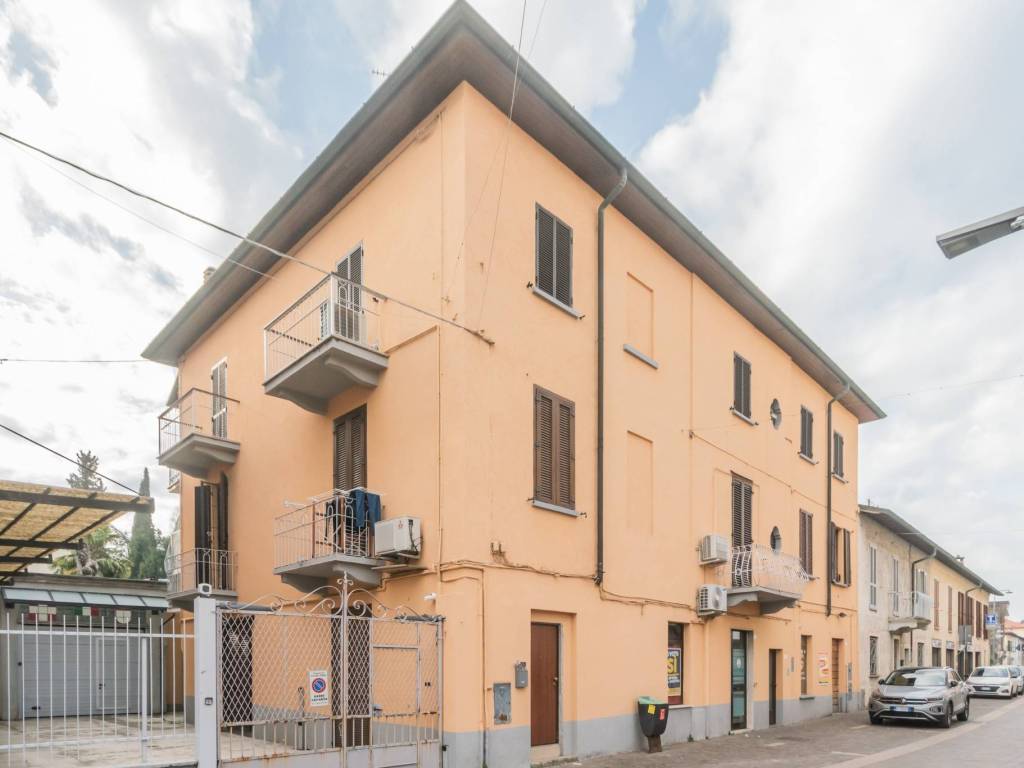 appartamento in vendita a Cornate d'Adda in zona Colnago