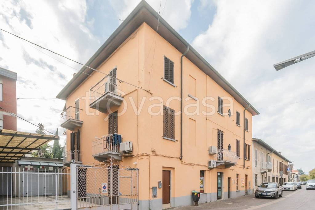 appartamento in vendita a Cornate d'Adda in zona Colnago