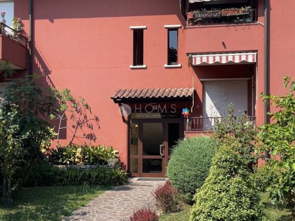 locale commerciale in vendita a Cornate d'Adda in zona Colnago