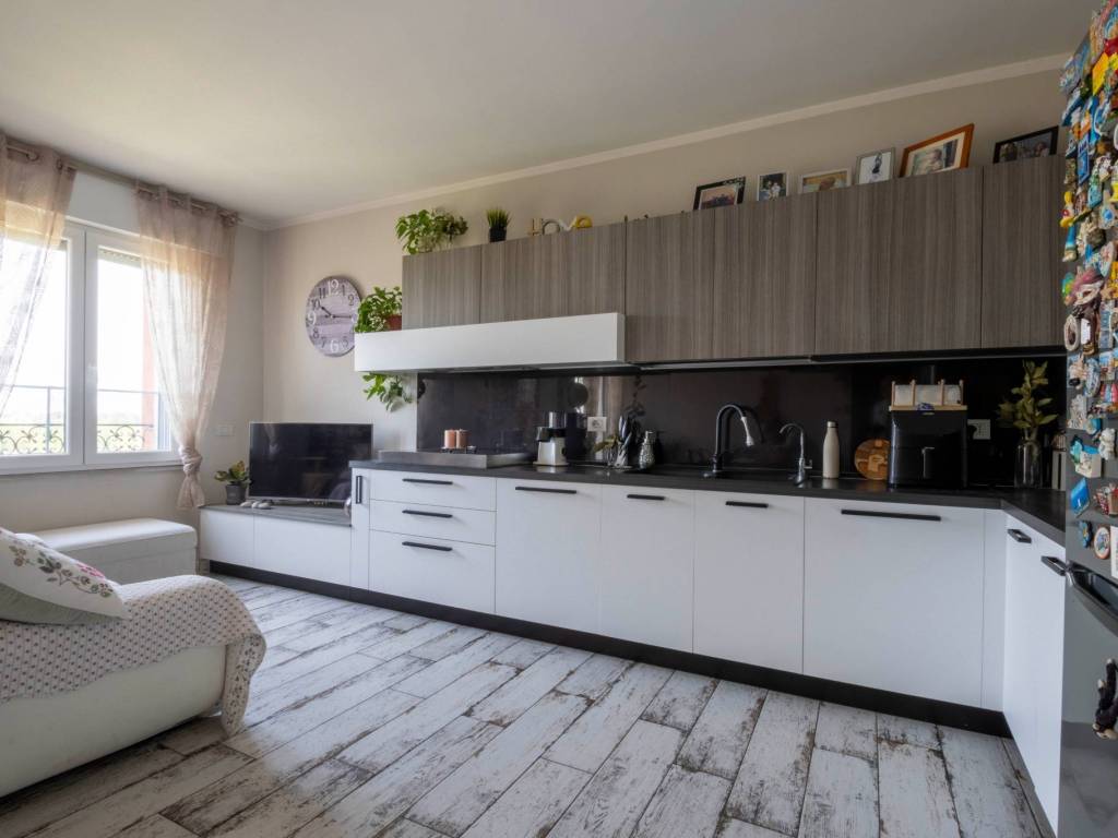 appartamento in vendita a Cornate d'Adda in zona Colnago