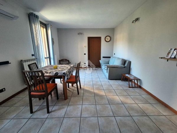 appartamento in vendita a Cornate d'Adda in zona Colnago